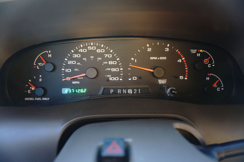 2002 Ford Excursion Image 24