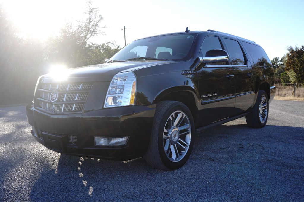 2013 Cadillac Escalade Image 1