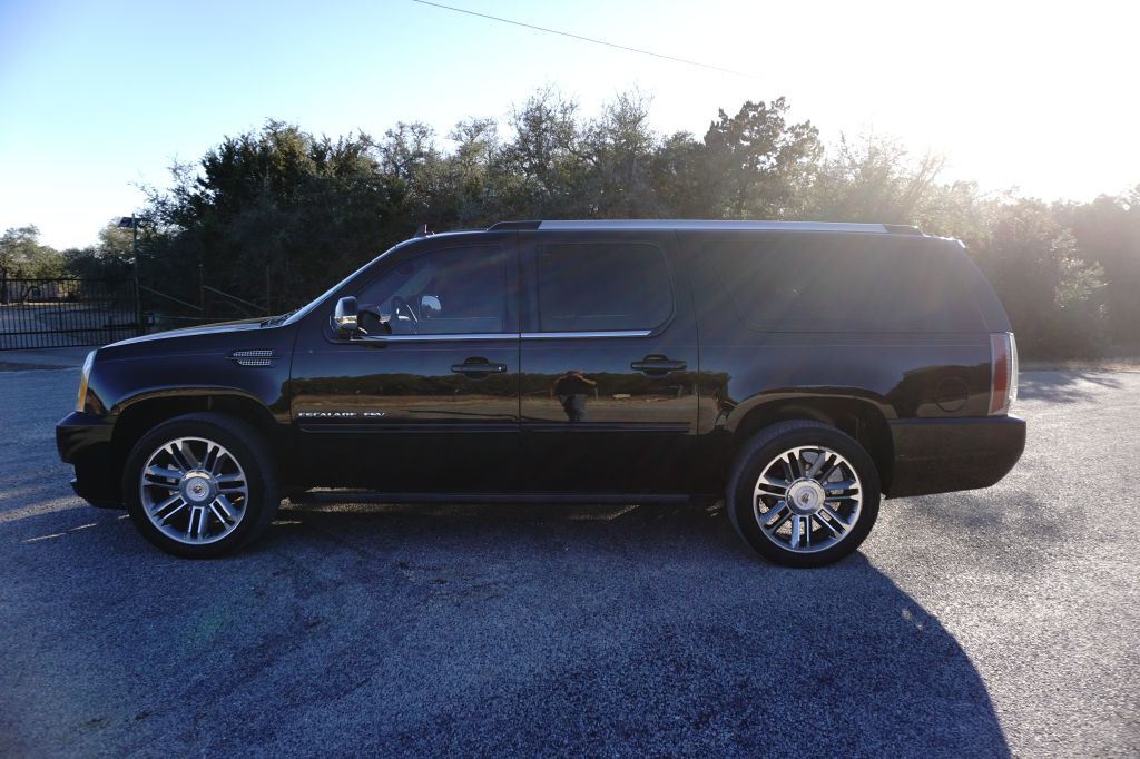 2013 Cadillac Escalade Image 3