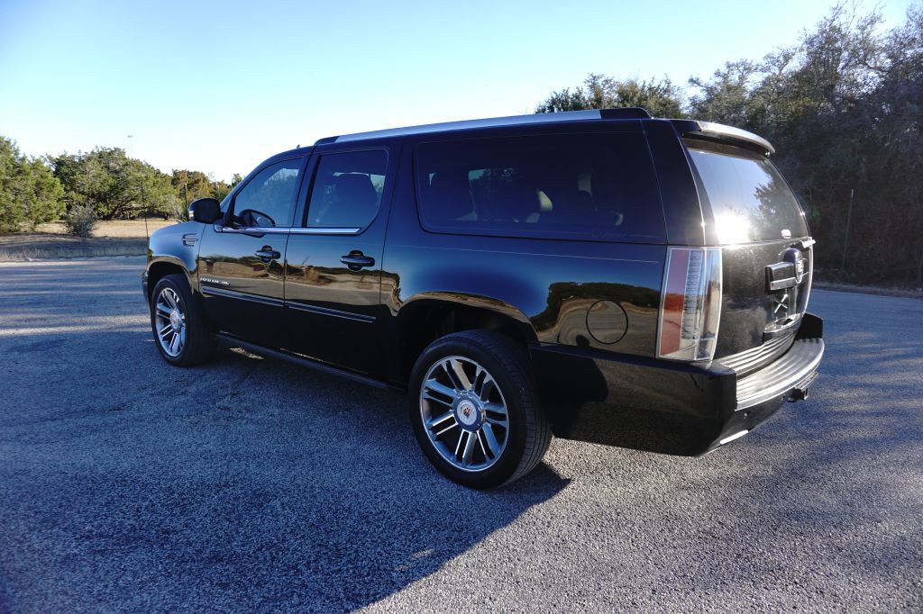 2013 Cadillac Escalade Image 4
