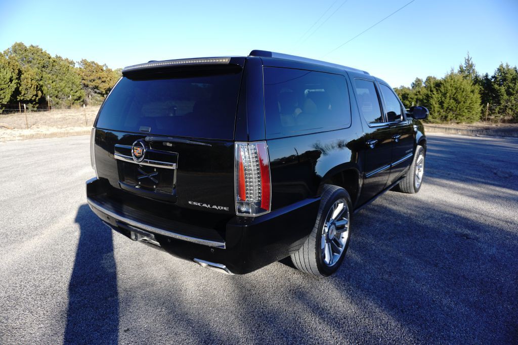 2013 Cadillac Escalade Image 7