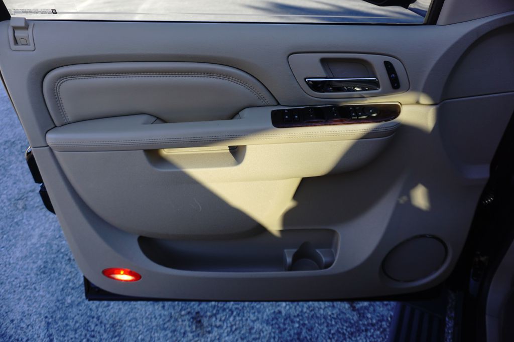 2013 Cadillac Escalade Image 13