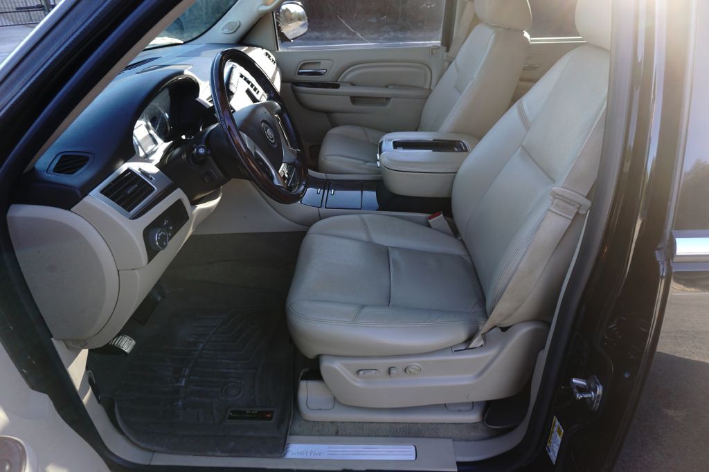 2013 Cadillac Escalade Image 14