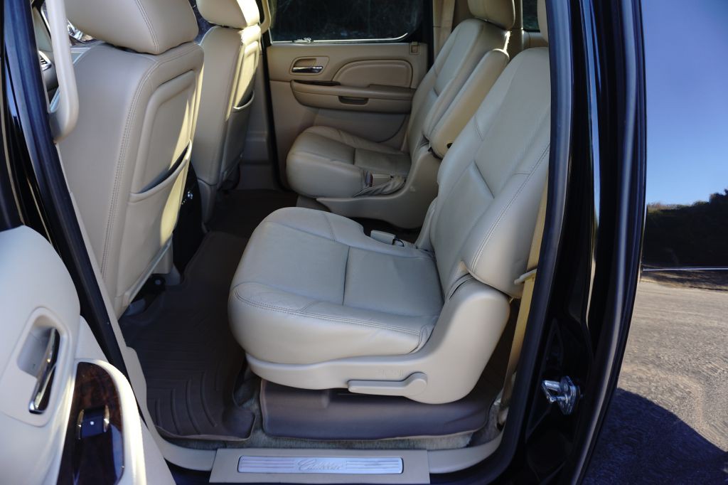 2013 Cadillac Escalade Image 16