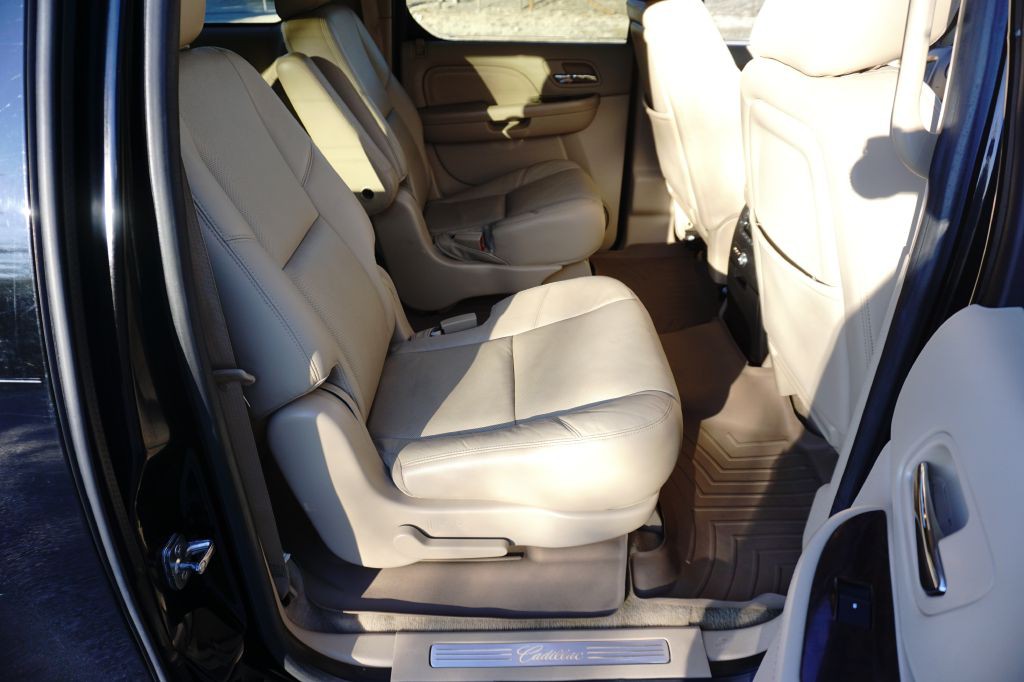 2013 Cadillac Escalade Image 19