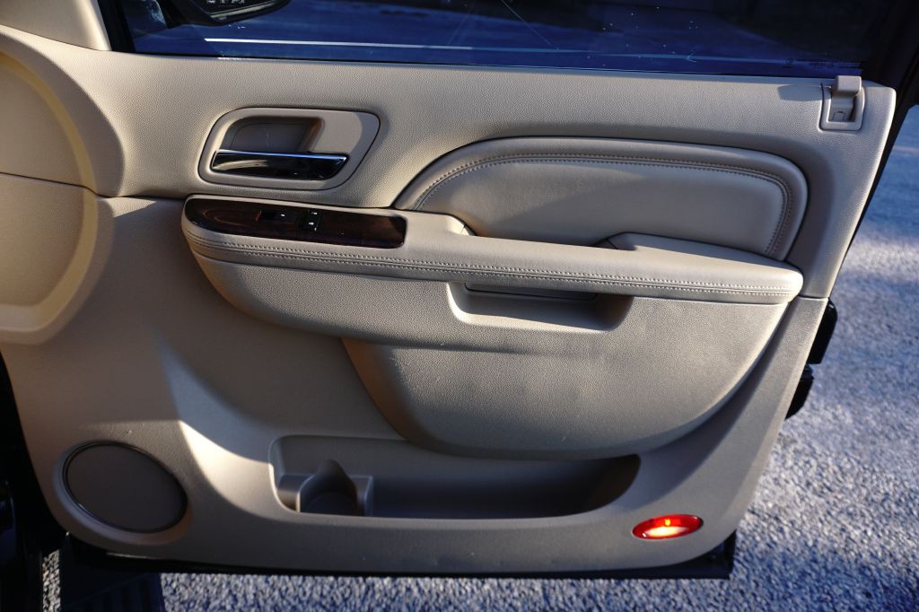 2013 Cadillac Escalade Image 20