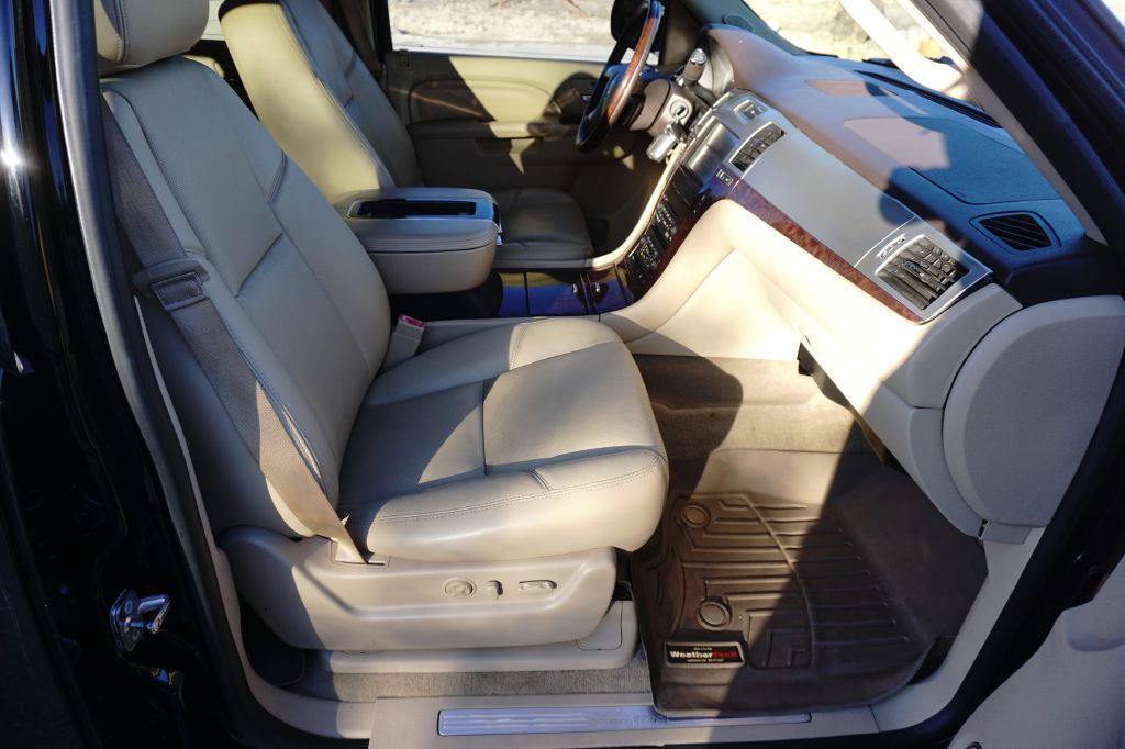 2013 Cadillac Escalade Image 21