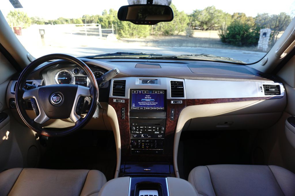 2013 Cadillac Escalade Image 23