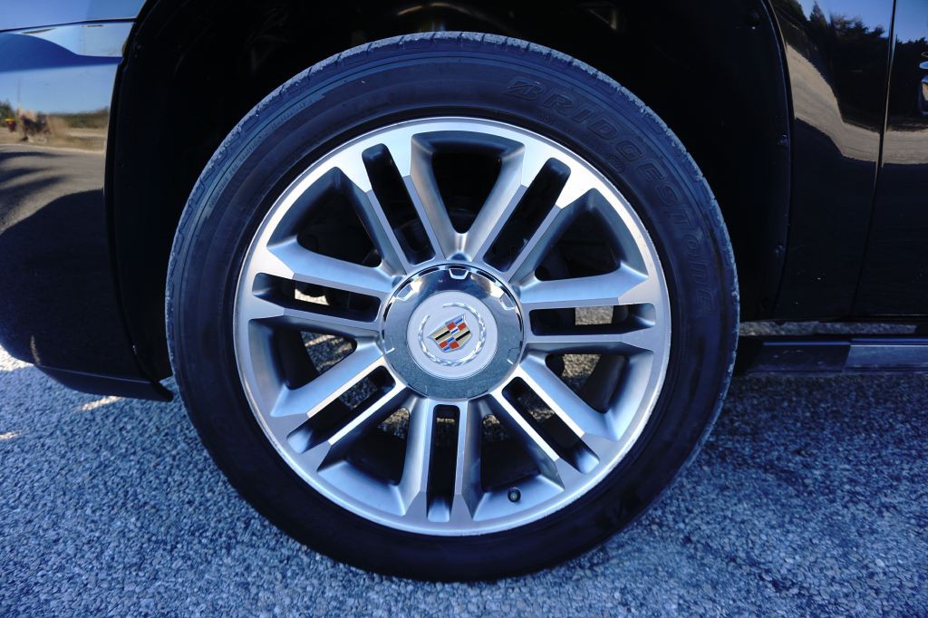 2013 Cadillac Escalade Image 29