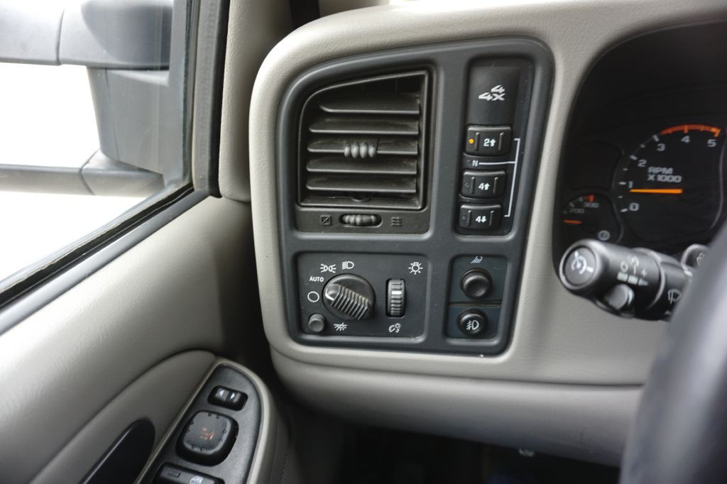 2005 Chevrolet Silverado 1500 Image 28