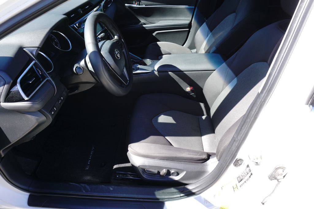 2018 Toyota Camry Image 14