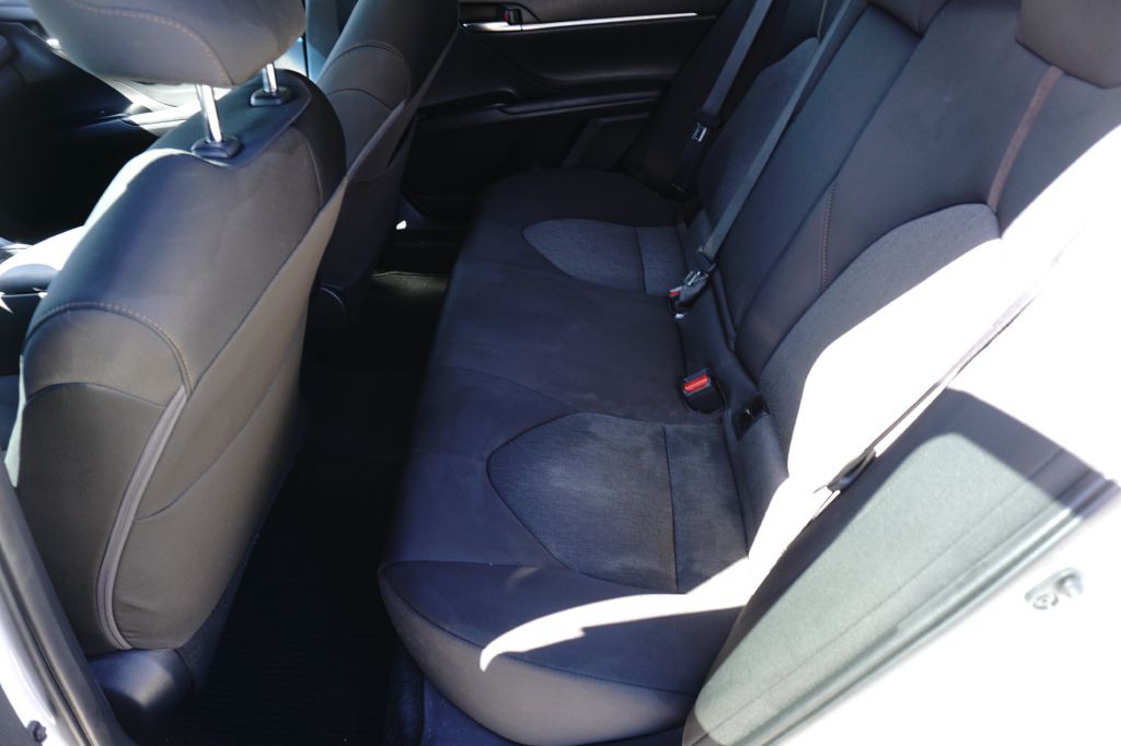 2018 Toyota Camry Image 16