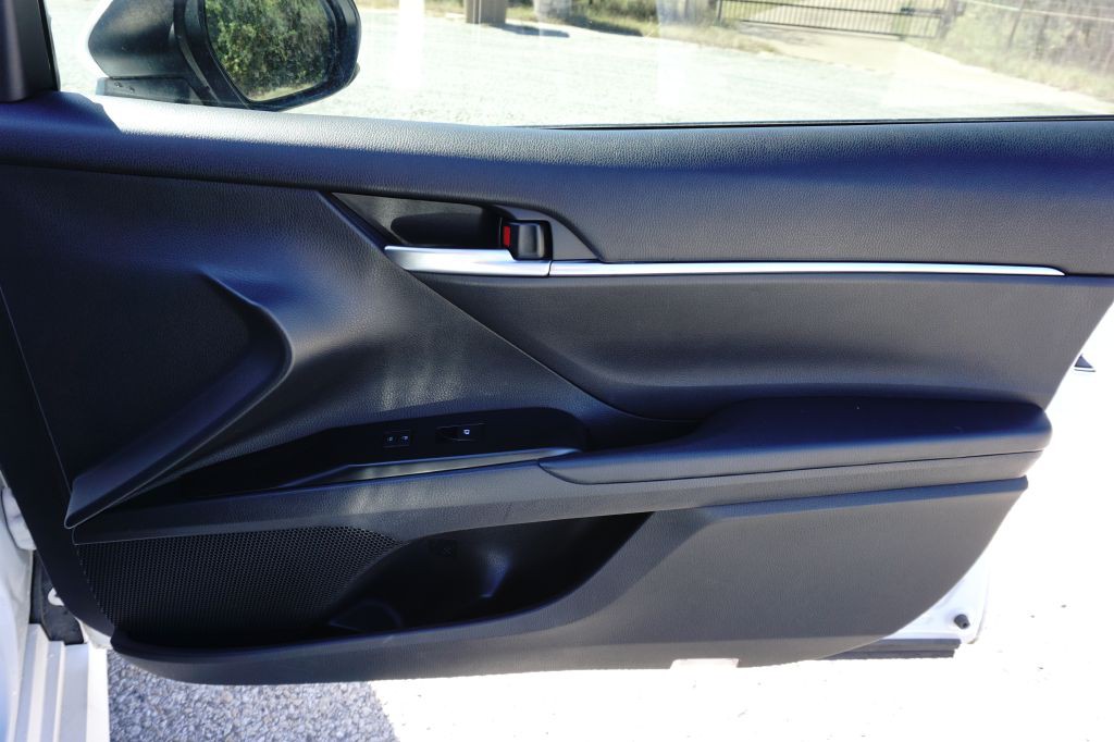 2018 Toyota Camry Image 20