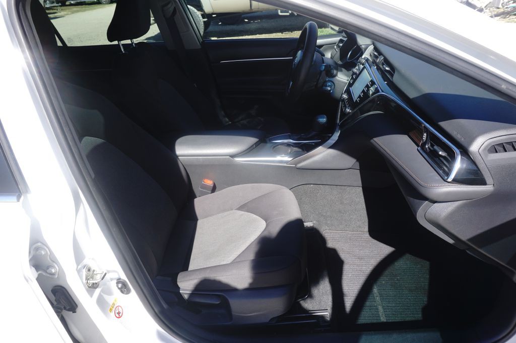 2018 Toyota Camry Image 21