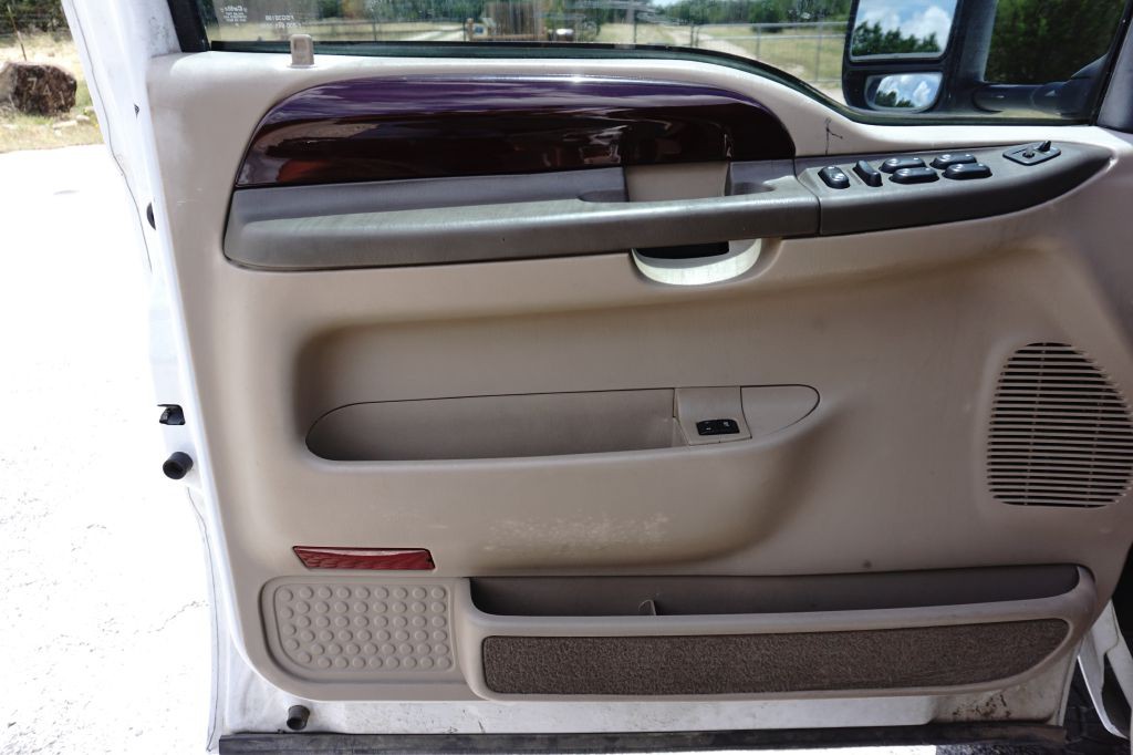 2003 Ford Excursion Image 13