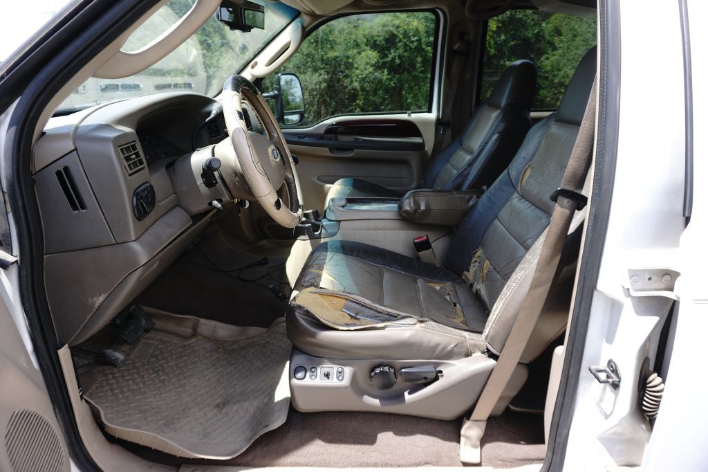 2003 Ford Excursion Image 14
