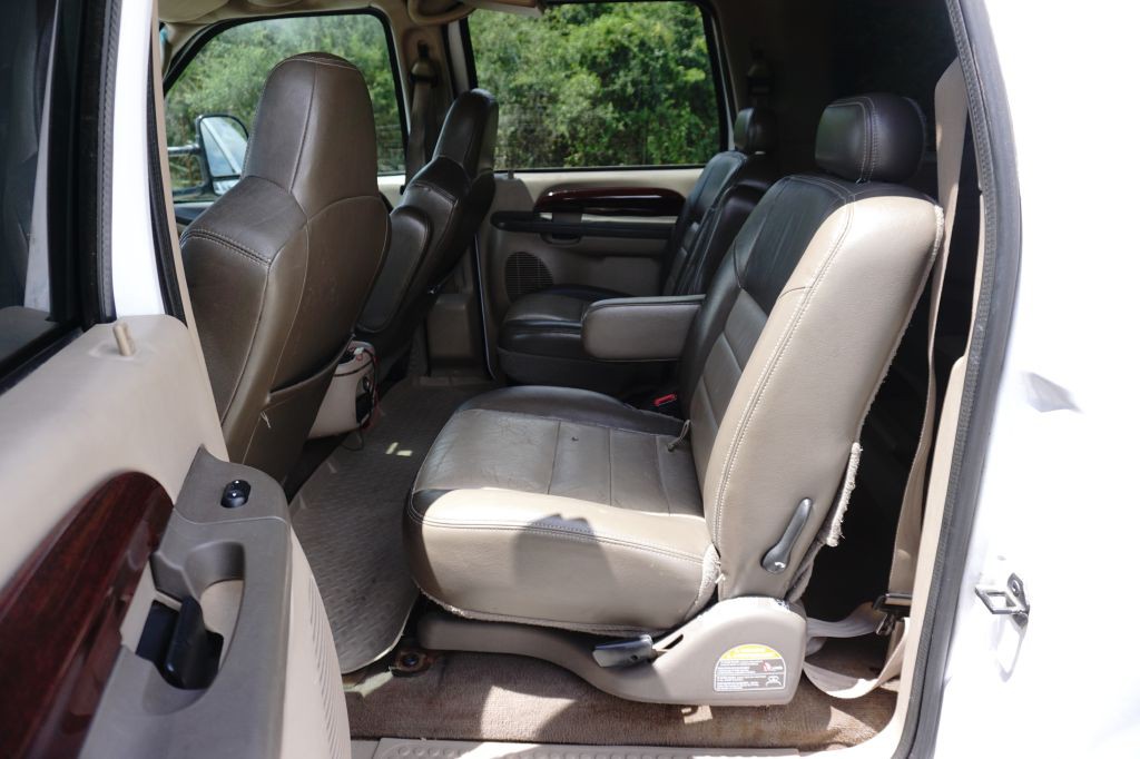 2003 Ford Excursion Image 16