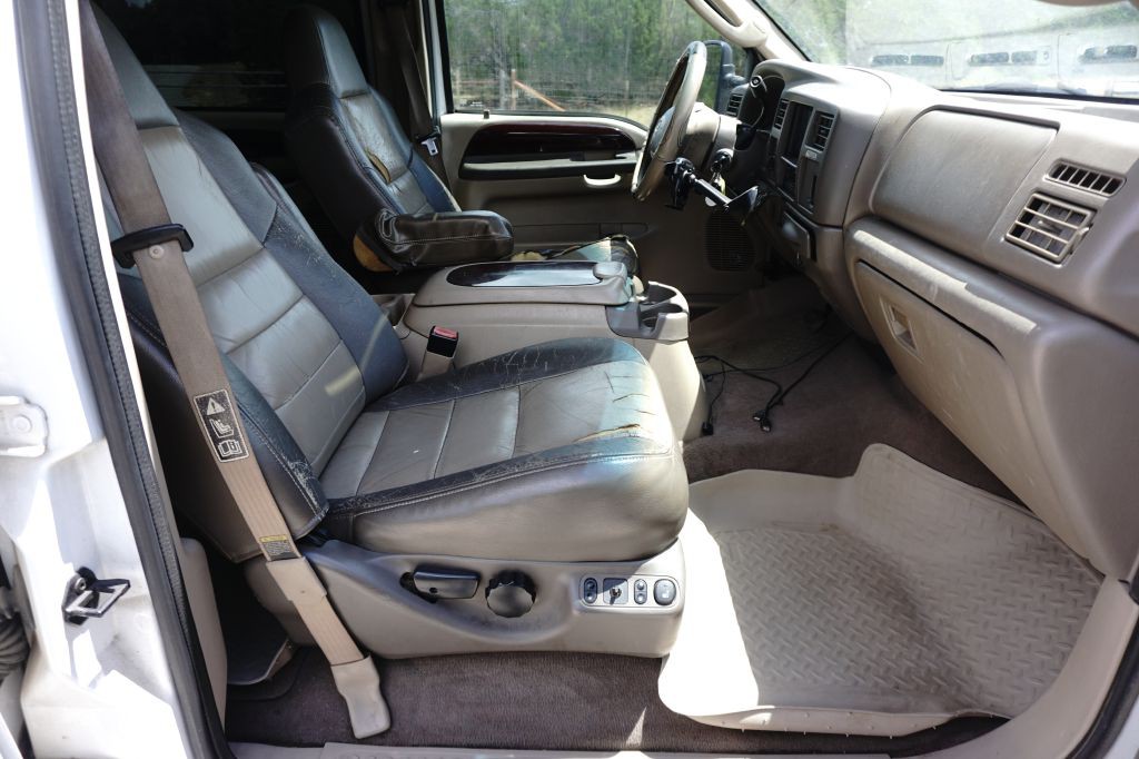 2003 Ford Excursion Image 22