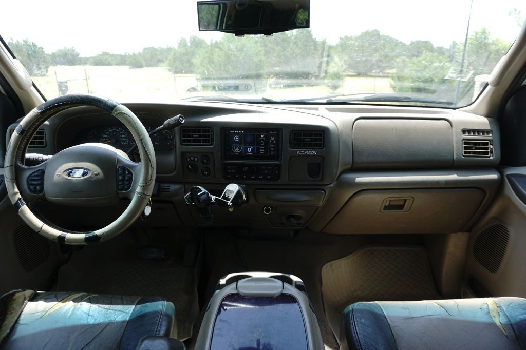 2003 Ford Excursion Image 23