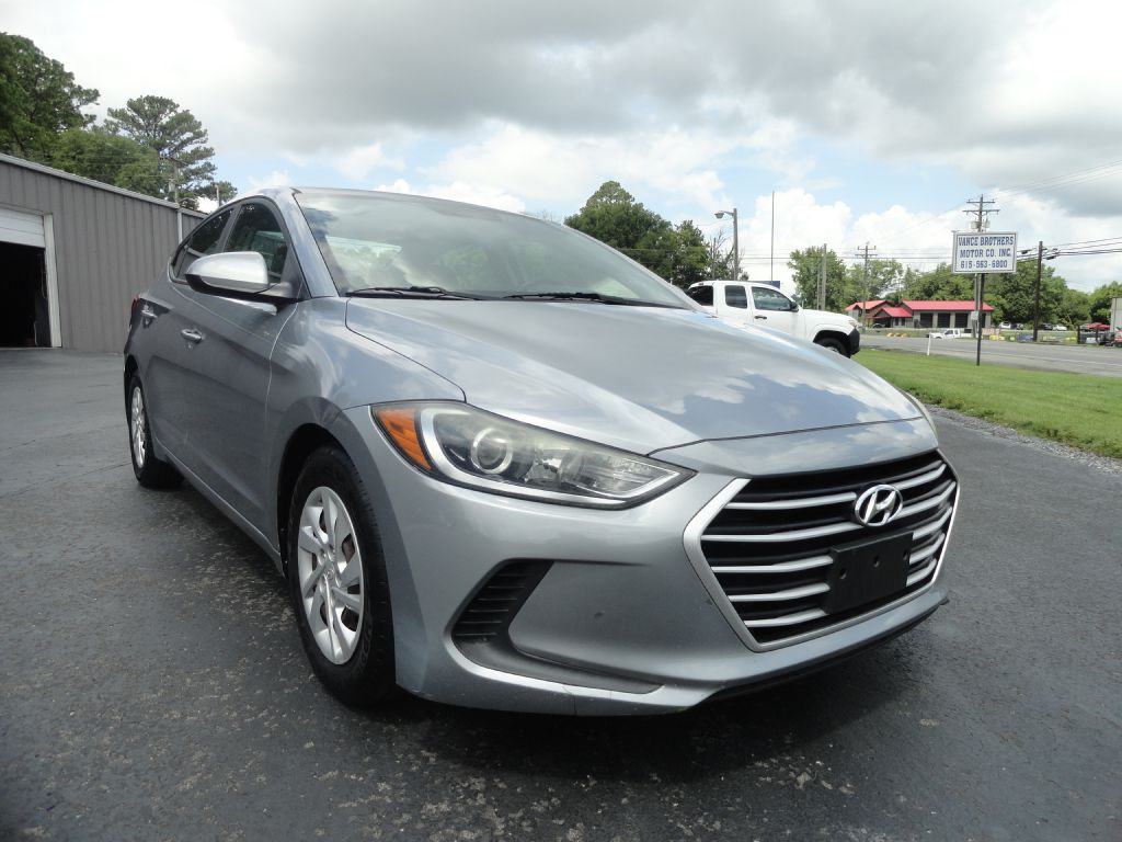 2017 Hyundai Elantra Image 1