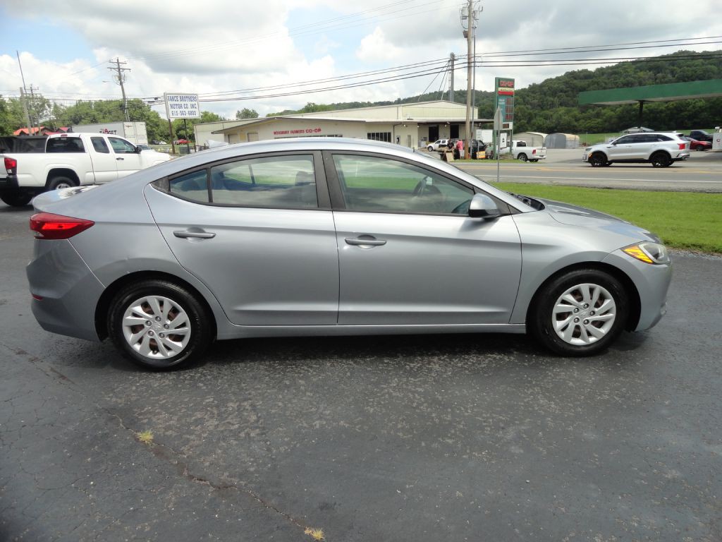 2017 Hyundai Elantra Image 5