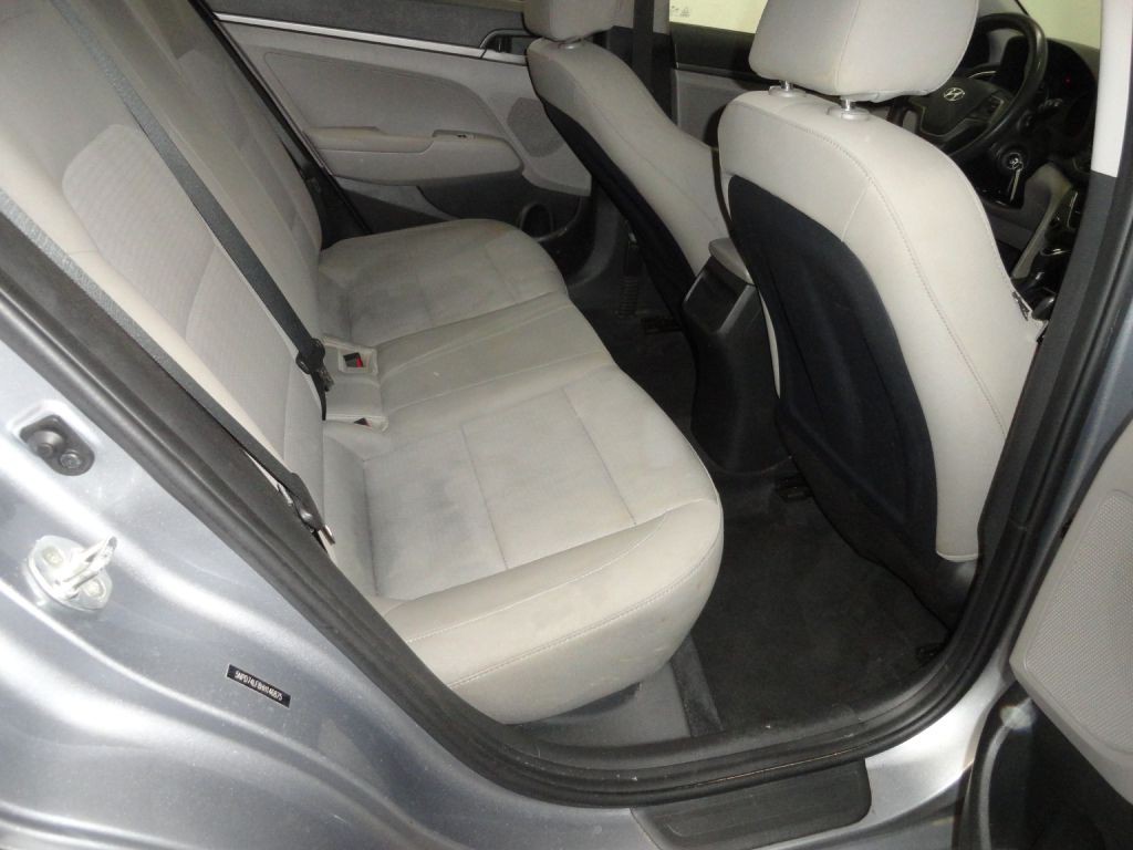 2017 Hyundai Elantra Image 11