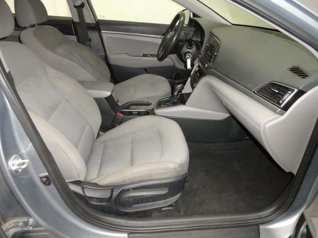 2017 Hyundai Elantra Image 12