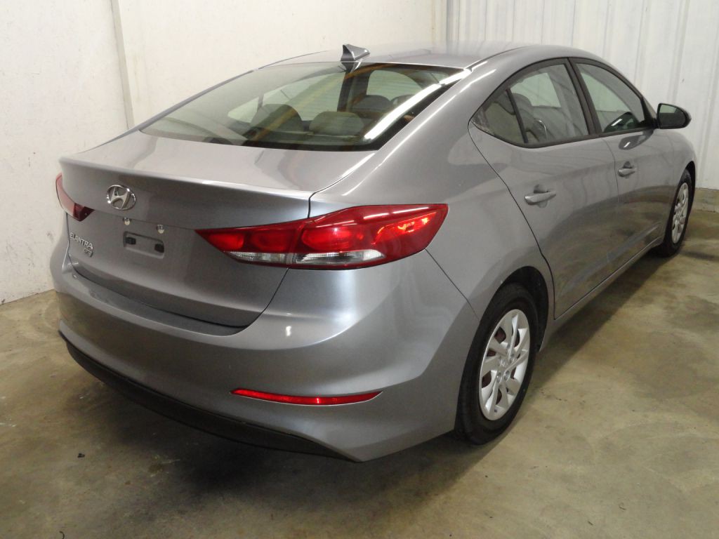 2017 Hyundai Elantra Image 13