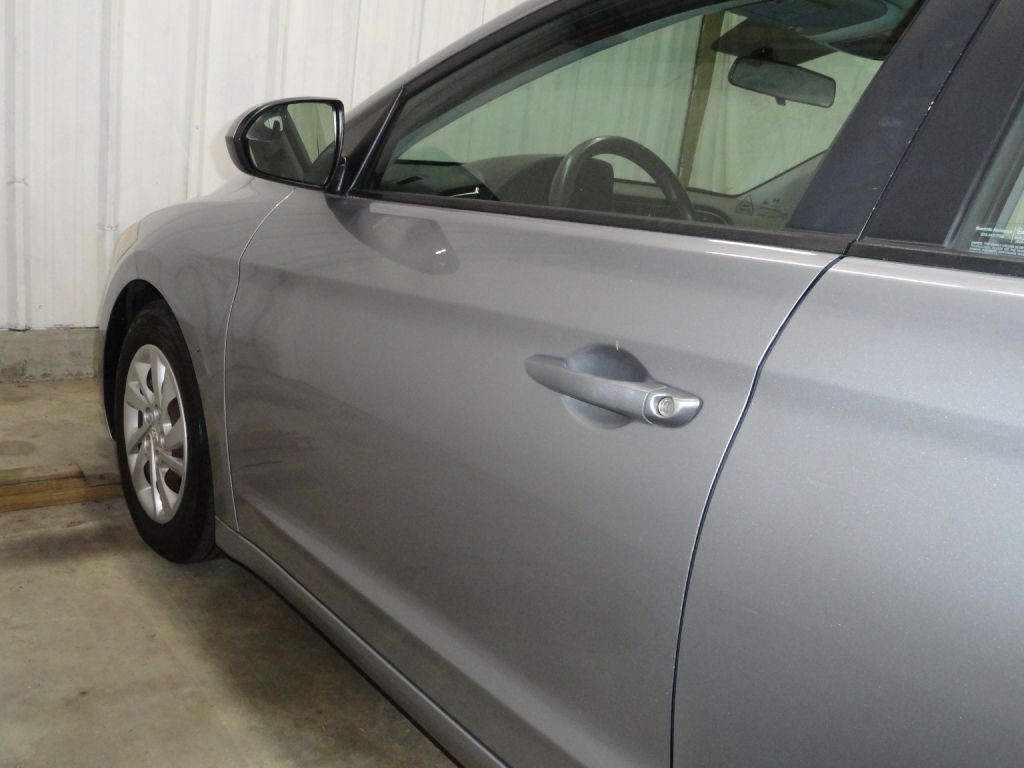 2017 Hyundai Elantra Image 17