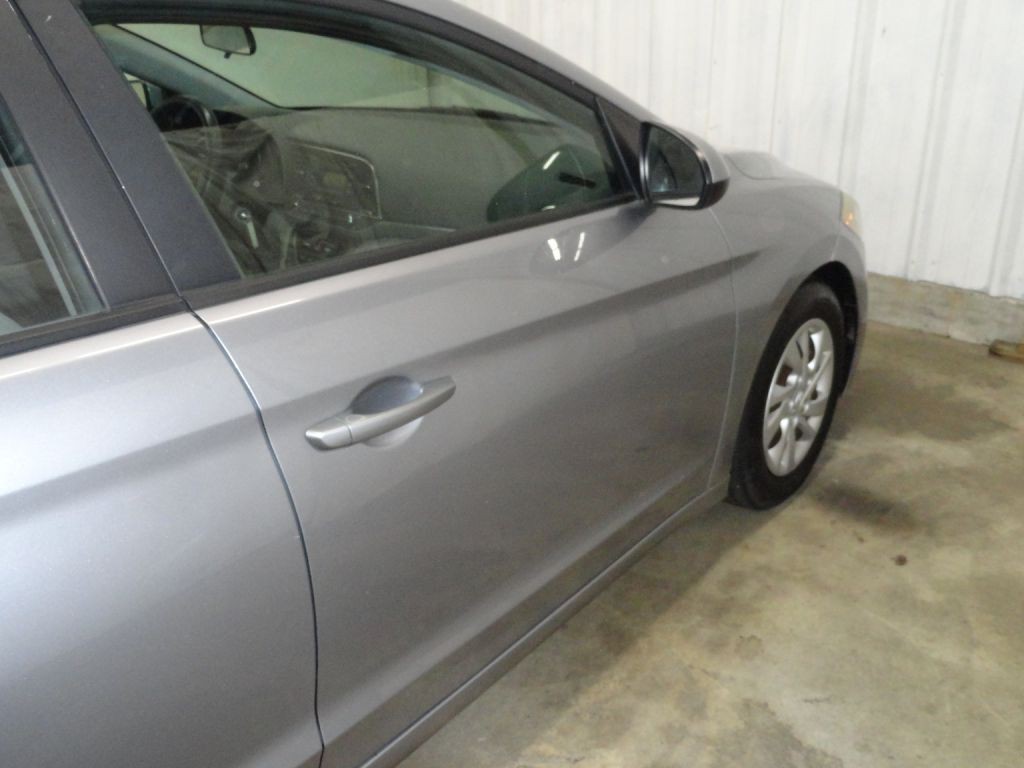 2017 Hyundai Elantra Image 20