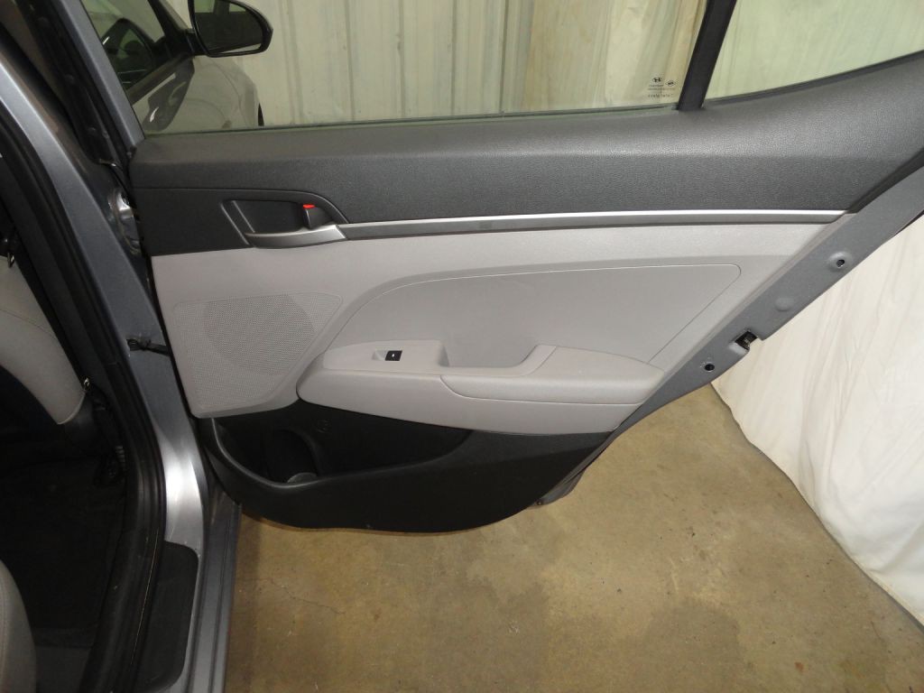 2017 Hyundai Elantra Image 21