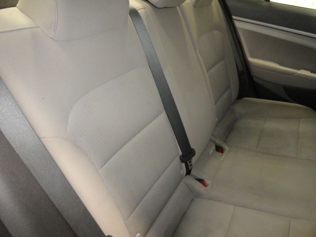 2017 Hyundai Elantra Image 22