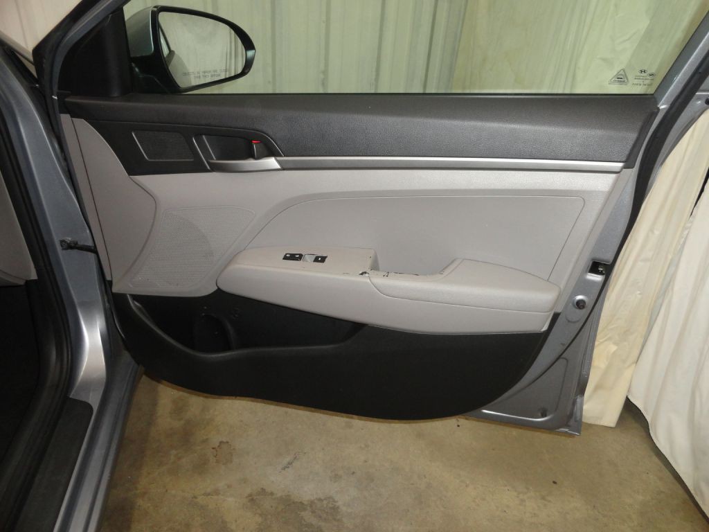 2017 Hyundai Elantra Image 23