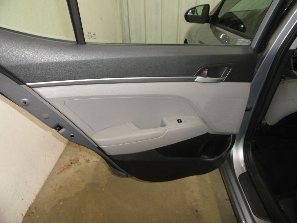 2017 Hyundai Elantra Image 29