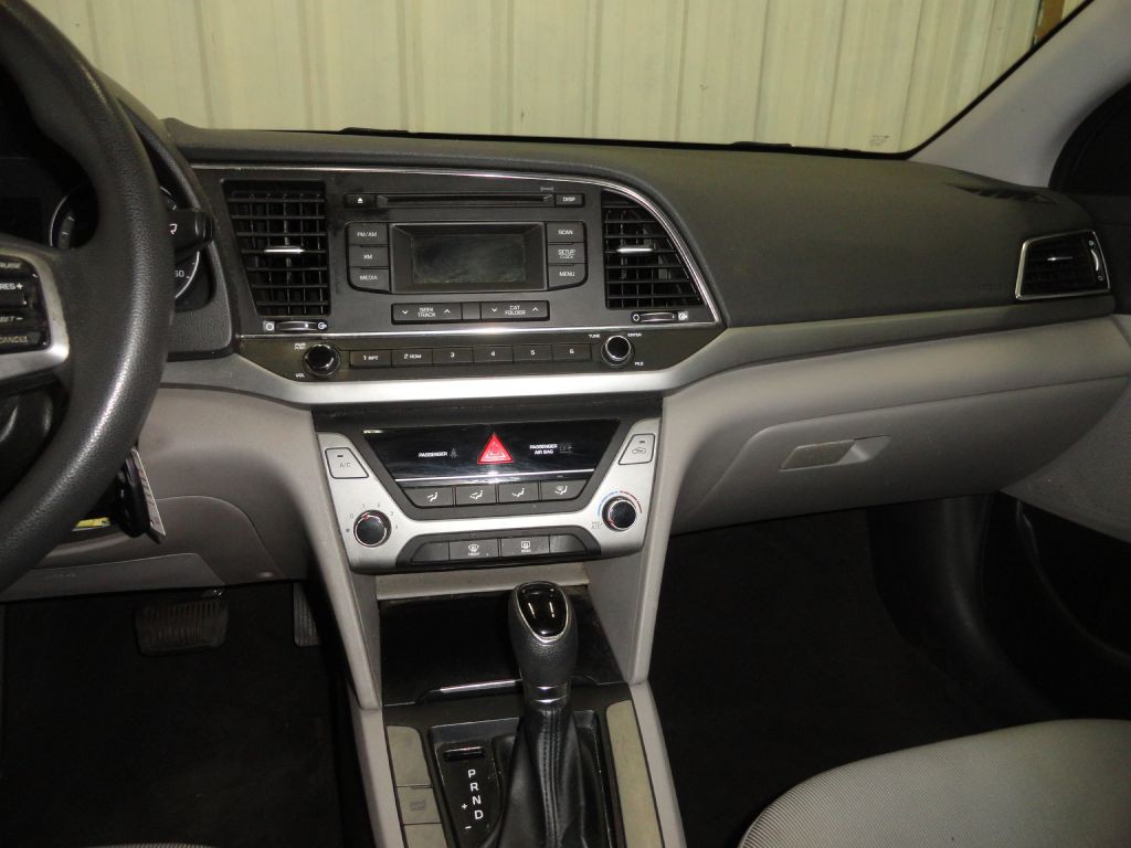 2017 Hyundai Elantra Image 31