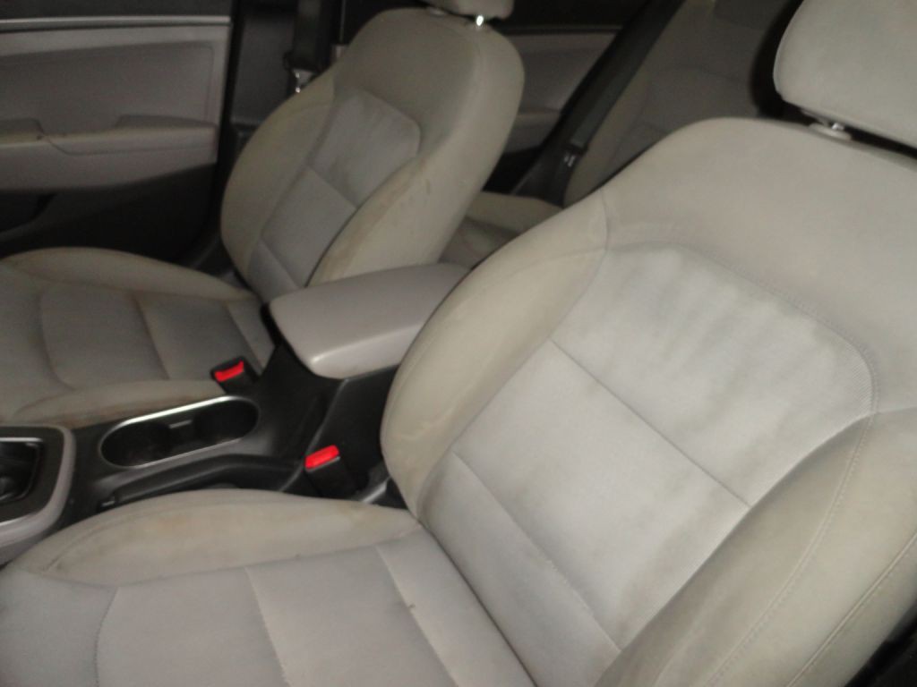 2017 Hyundai Elantra Image 32