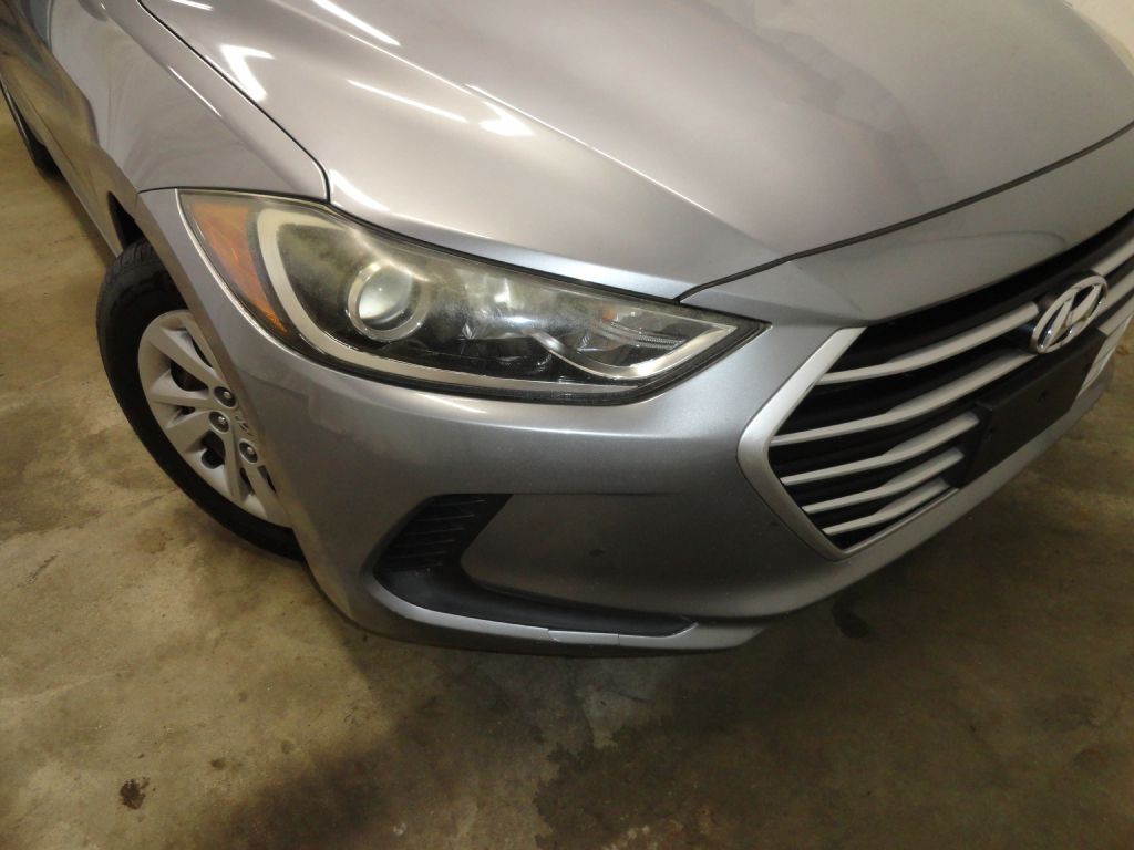 2017 Hyundai Elantra Image 43