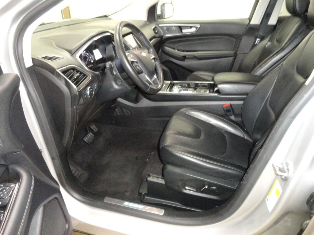 2019 Ford Edge Image 9