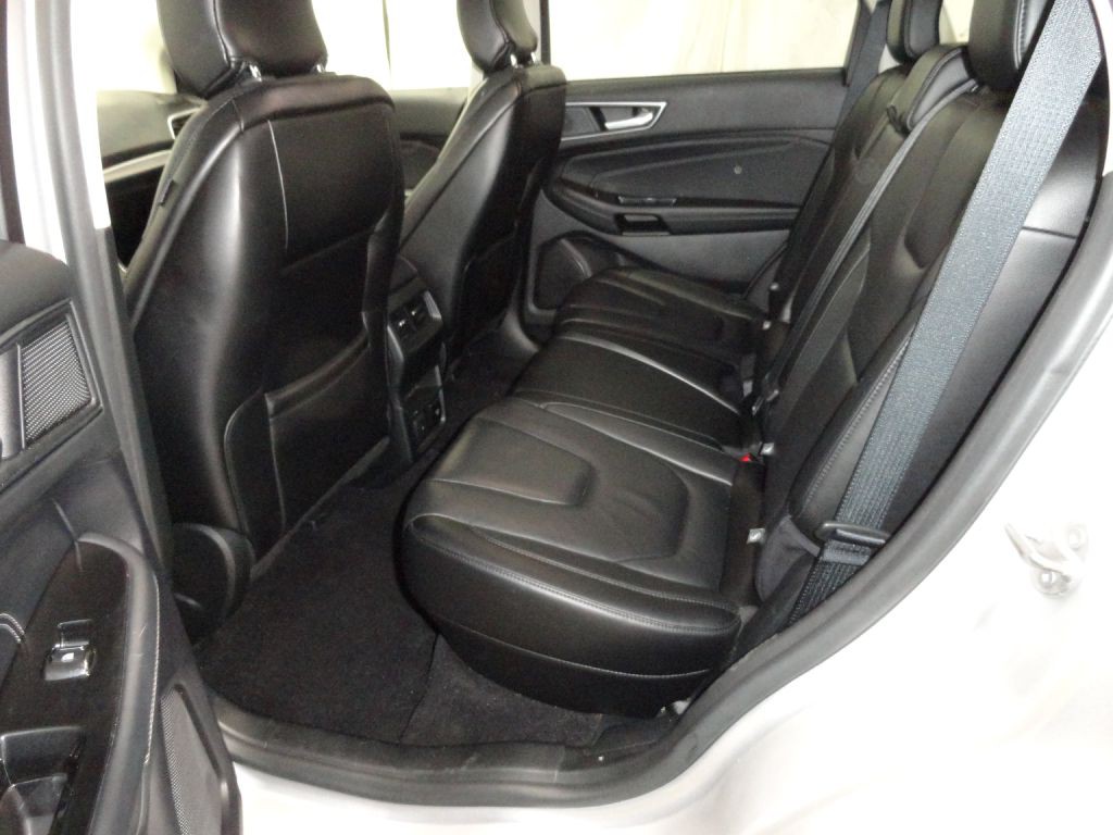 2019 Ford Edge Image 10