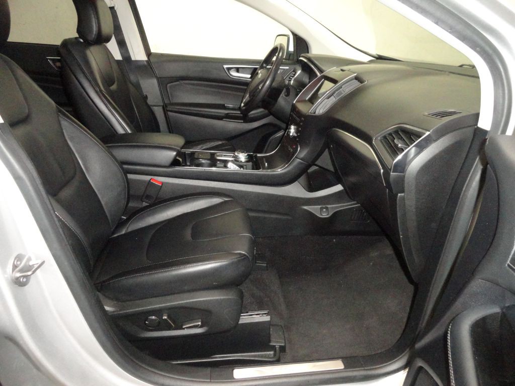 2019 Ford Edge Image 13
