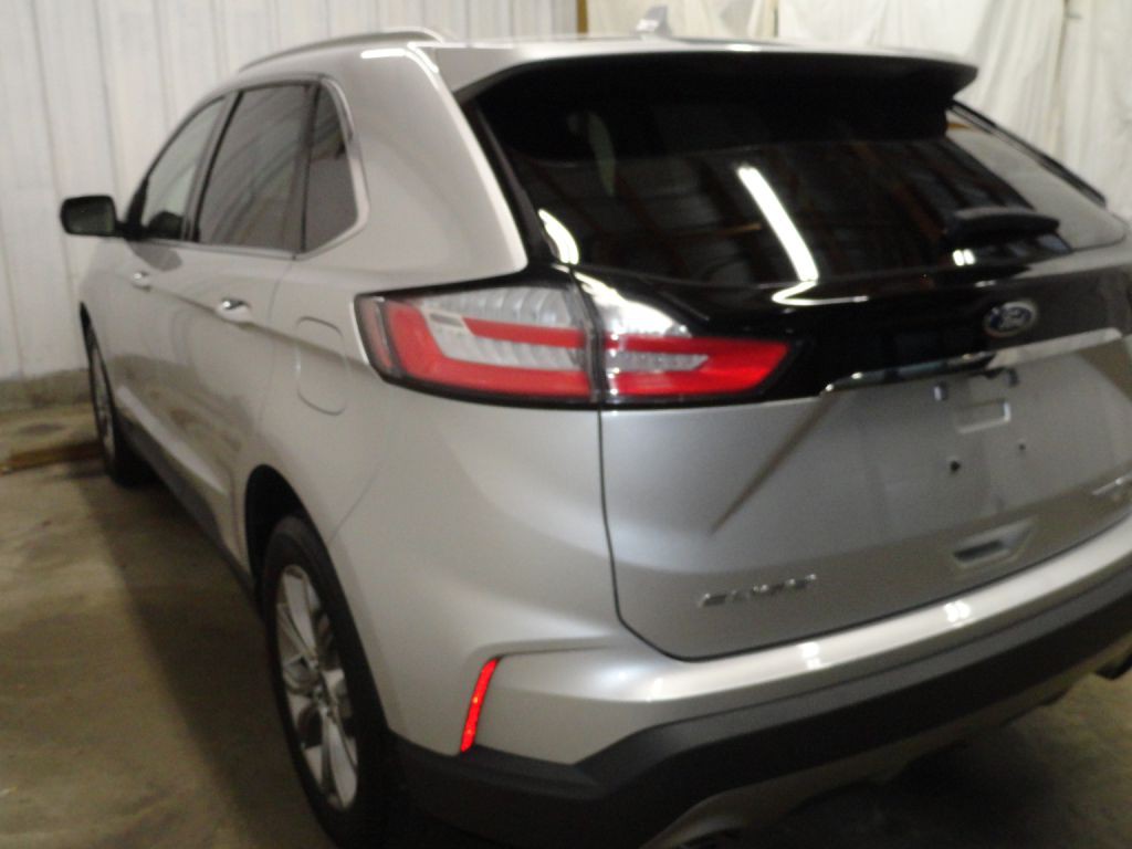 2019 Ford Edge Image 16