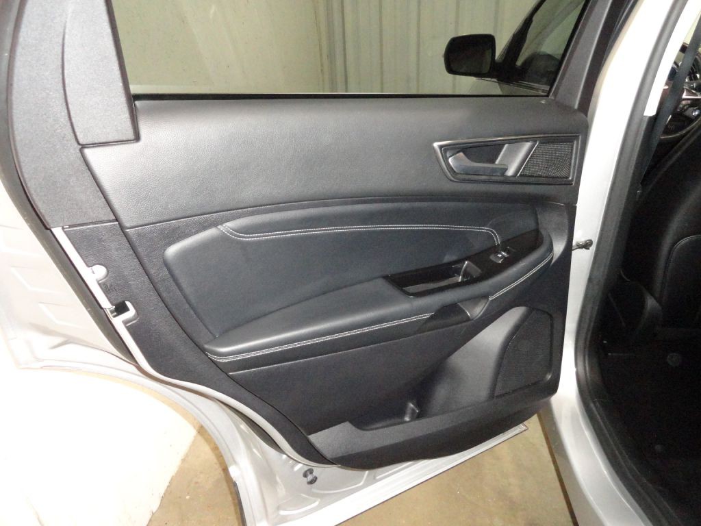 2019 Ford Edge Image 30