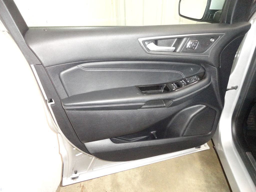 2019 Ford Edge Image 33