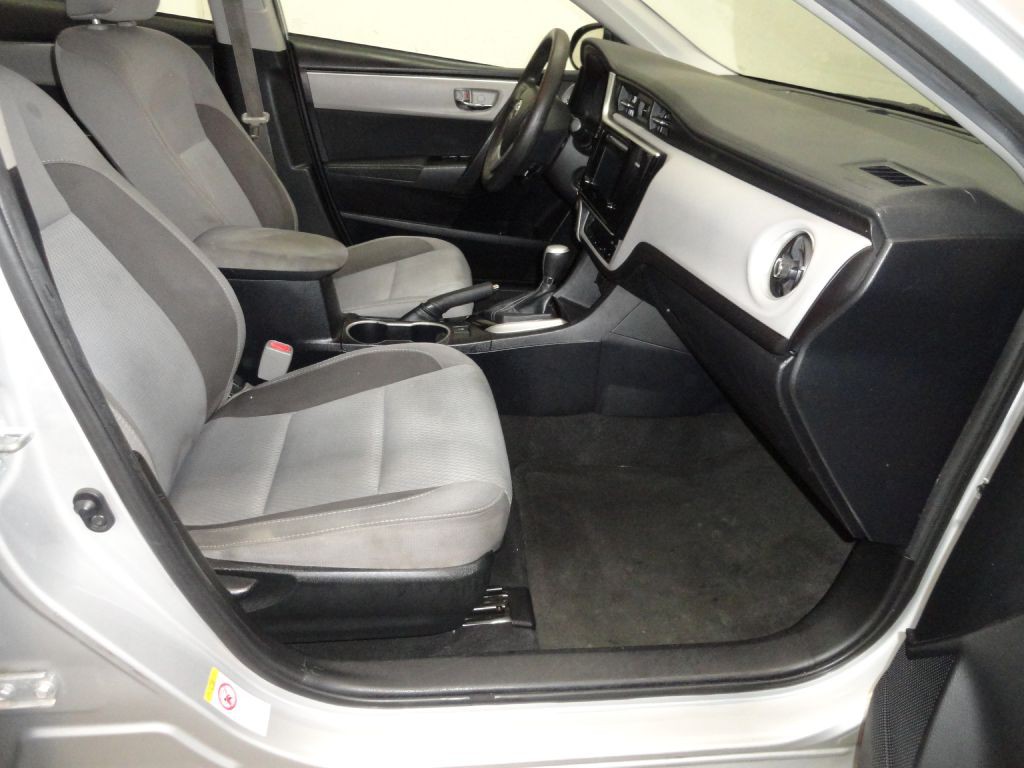 2017 Toyota Corolla Image 12