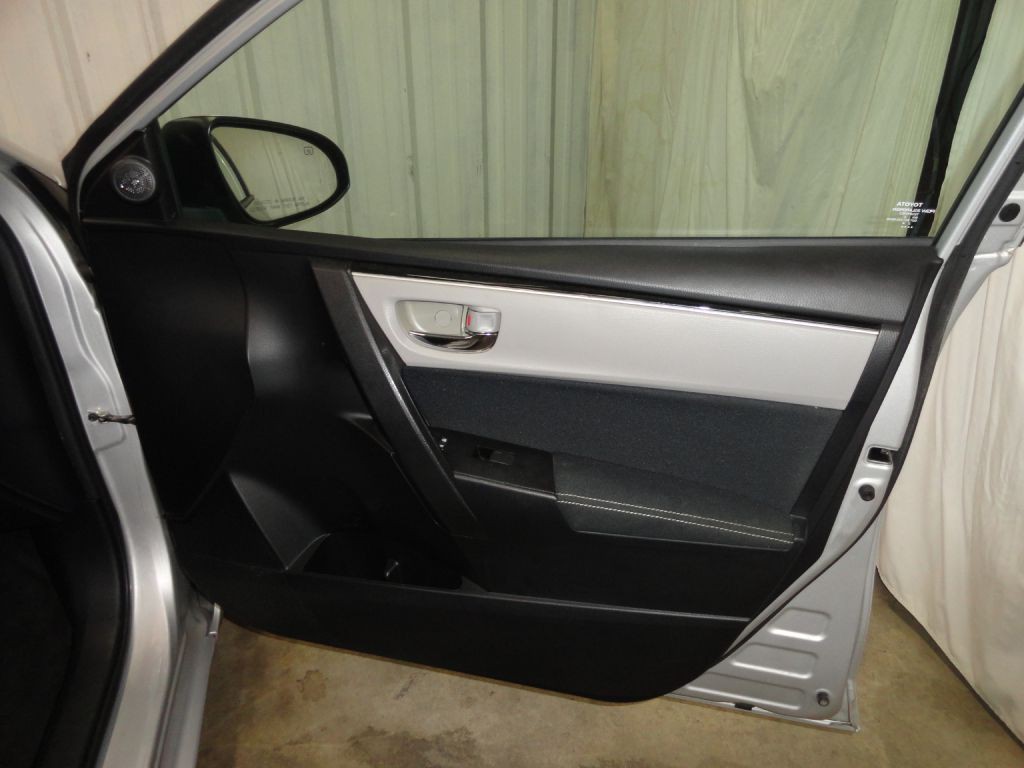 2017 Toyota Corolla Image 23