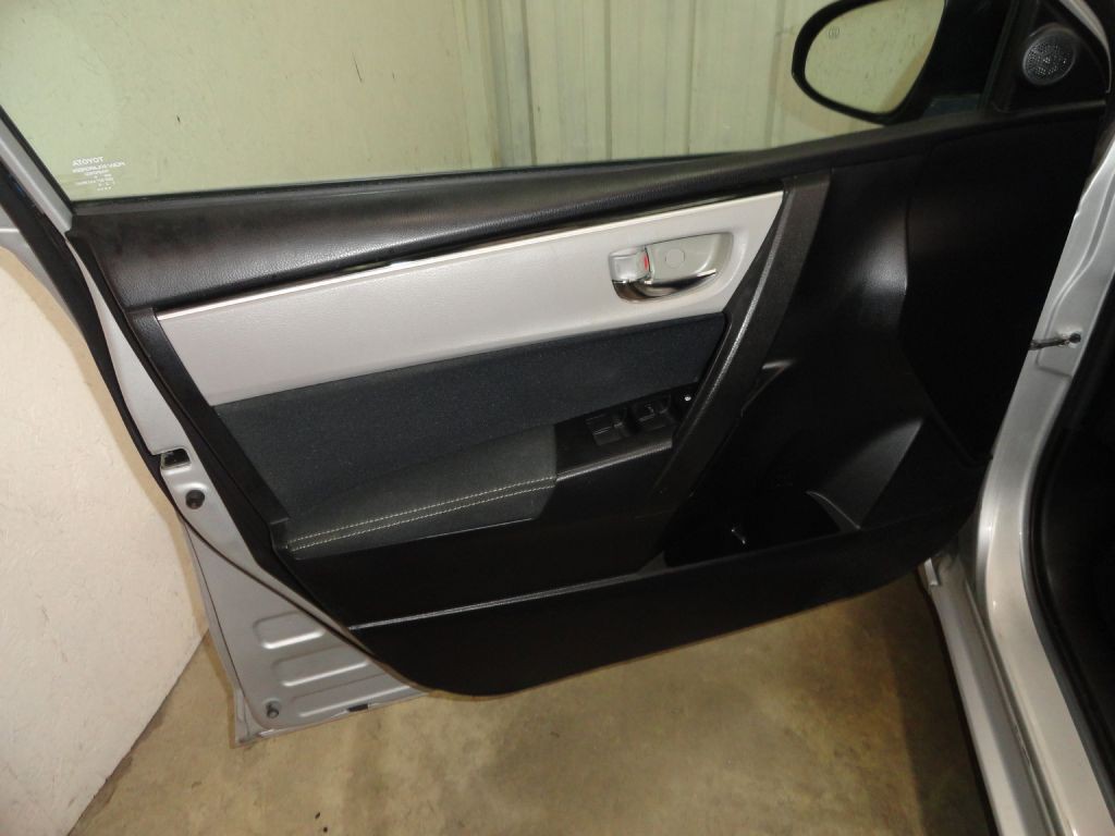 2017 Toyota Corolla Image 32