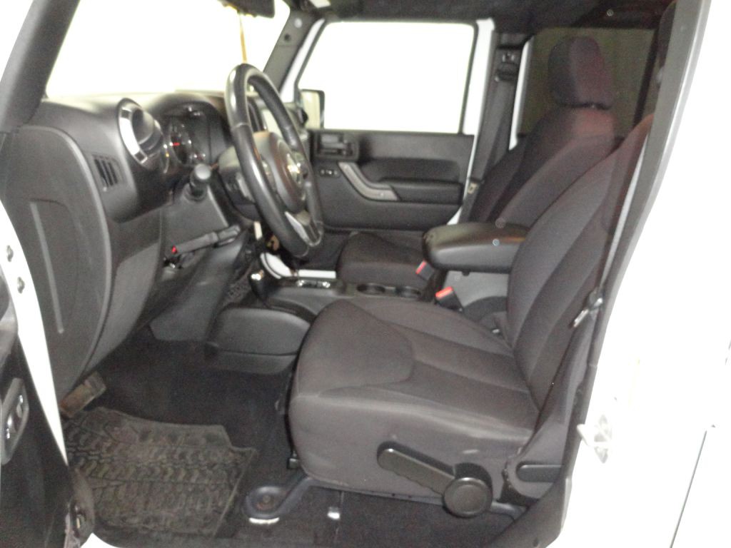 2013 Jeep Wrangler Unlimited Image 9