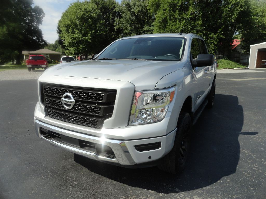 2020 Nissan Titan Image 2