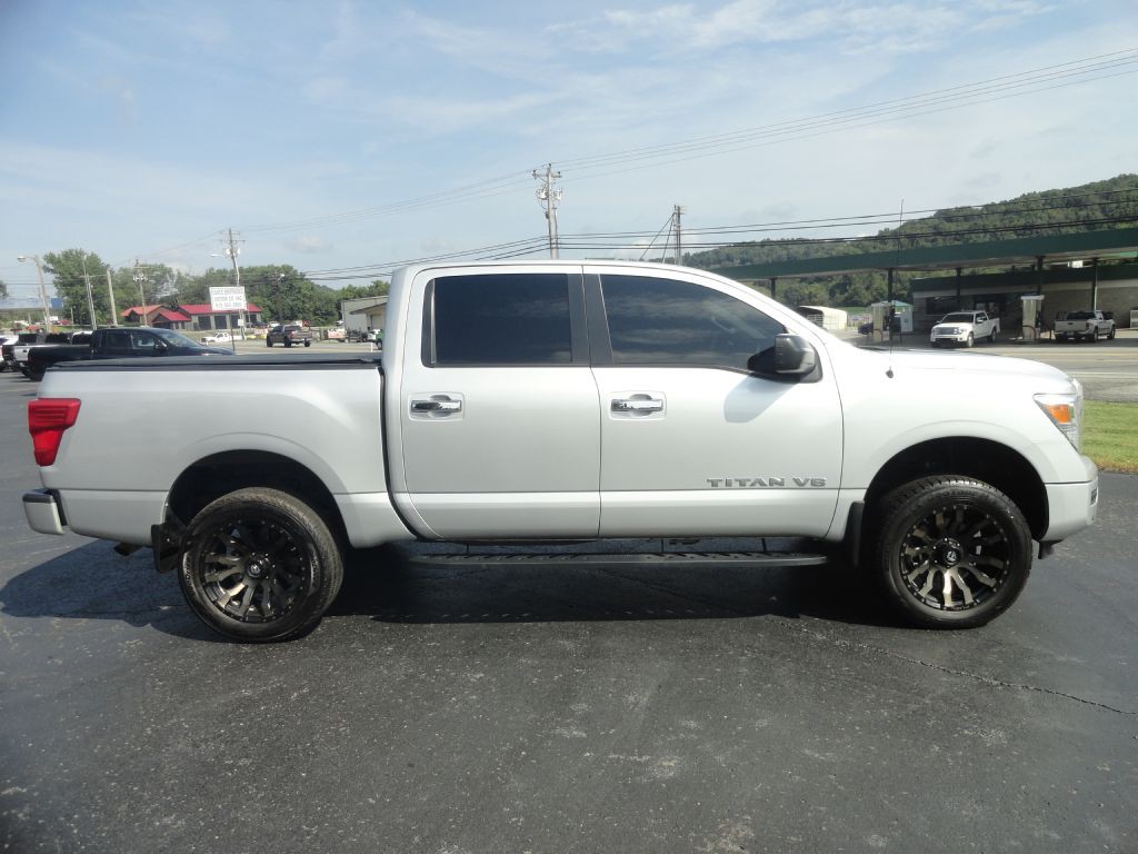 2020 Nissan Titan Image 5
