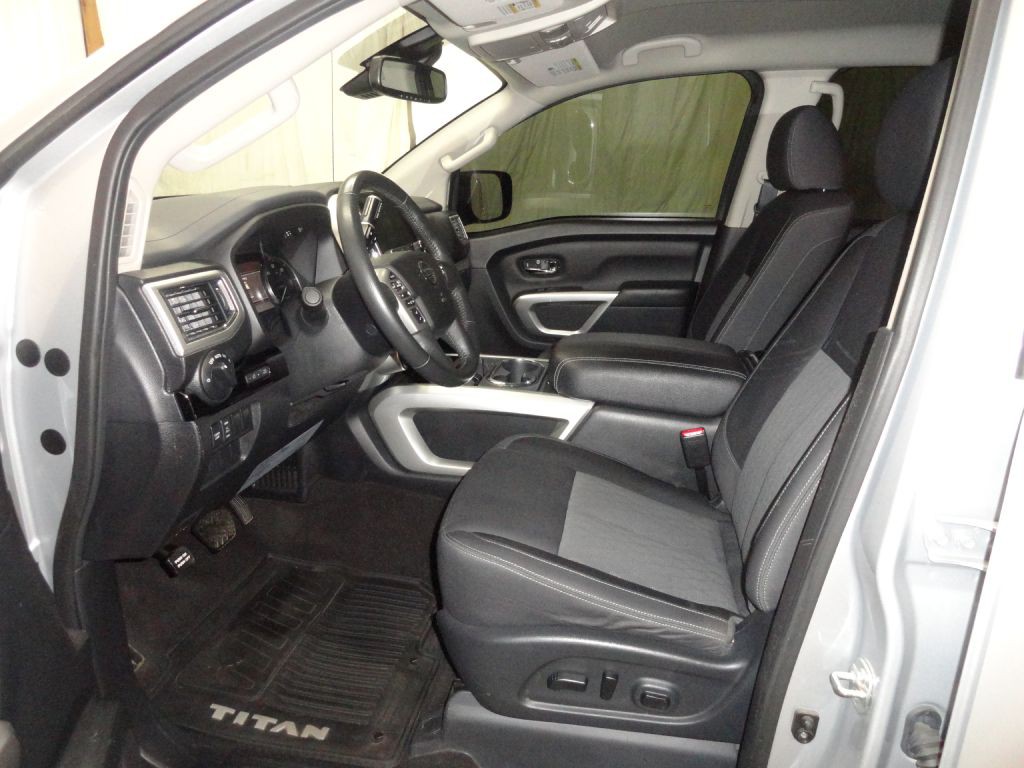 2020 Nissan Titan Image 9